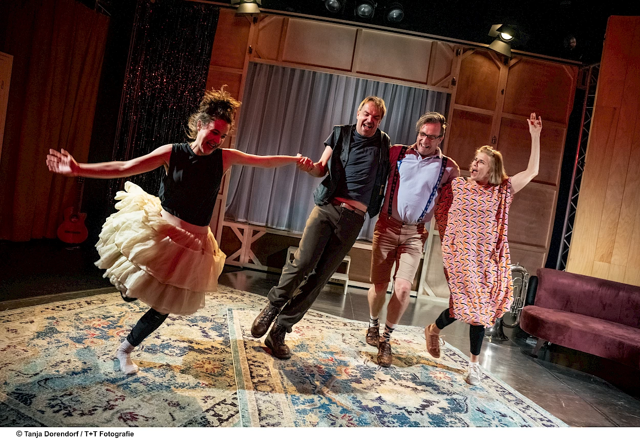 Scho no speziell, Theater Kanton Zürich, Katharina von Bock, Axel Julius Fündeling, Mia Lüscher, Alexandre Pelichet  | Foto: T + T Fotografie, Tanja Dorendorf